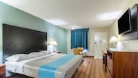 Motel 6 Kenly, NC
