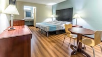 Motel 6 Kenly, NC