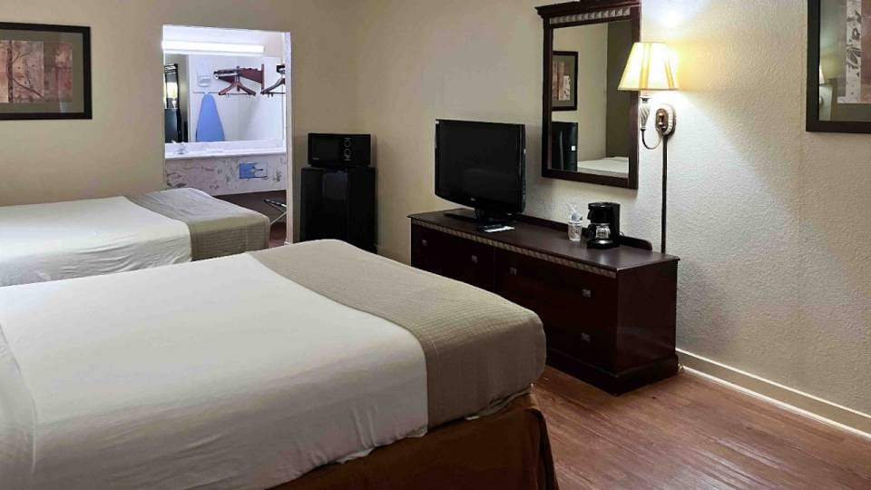 2 Queen Beds | Non-Smoking, Micfridge