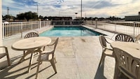 Motel 6 Abbeville, AL