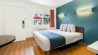 Studio 6 Suites Carpinteria, CA–Santa Barbara-South