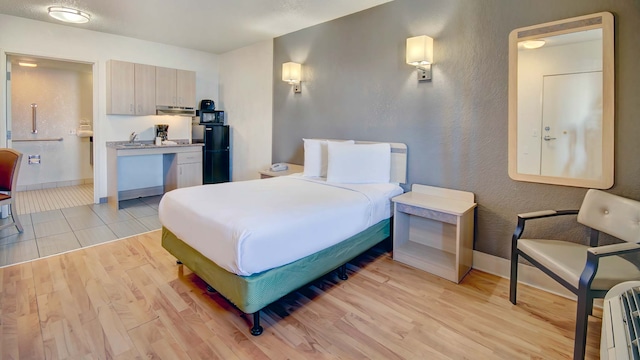 1 FULL BED | MOBILITY ACCESSIBLE TUB SMOKING