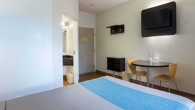 1 Queen Bed | Mobility Accessible Tub Nsmk