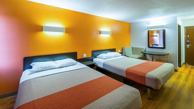 2 Queen Beds | Smoking