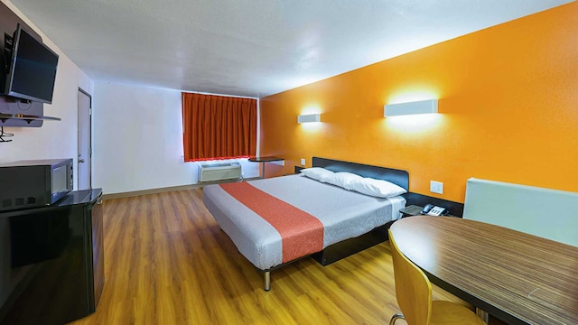 1 King Bed | Mobility Accessible RI Shower Nsmk