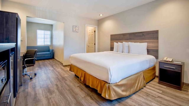 1 King Bed | Non-Smoking, Kitchen