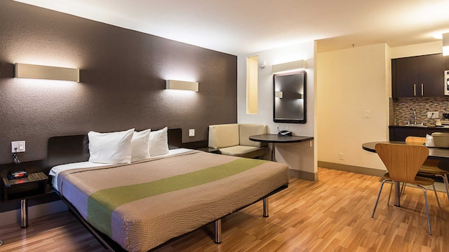 1 King Bed | Non-Smoking