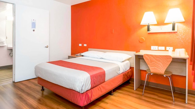 1 Full Bed | ADA/Tub/Mini Fridge