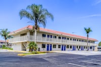 Motel 6 Corona, CA - Norco