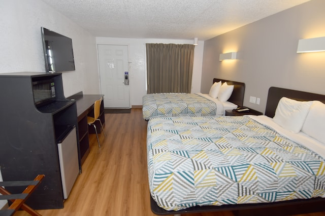 2 Queen Beds | Smoking, Micfridge