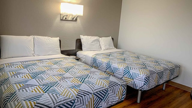 2 FULL BEDS | SMOKING