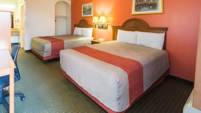 2 QUEEN BEDS | MOBIL ACC RI SHWR SMK  MICFRIDGE