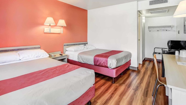 2 Full Beds | Smoking