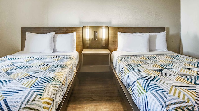 2 Full Beds | Micfridge