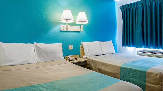 2 FULL BEDS | NON-SMOKING, MICFRIDGE