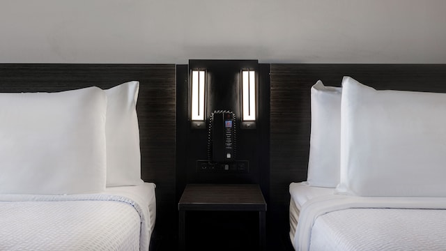 2 Full Beds | Mobil Acc RI Shwr Smk Micfridg