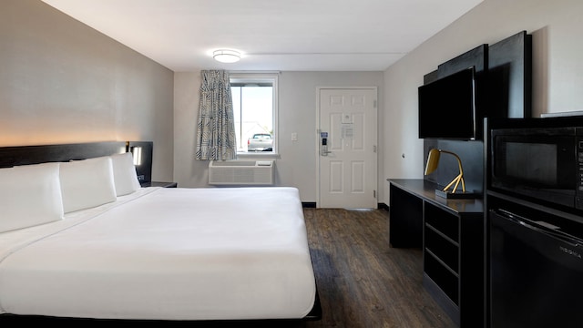 1 King Bed | Non-Smoking, Micfridge