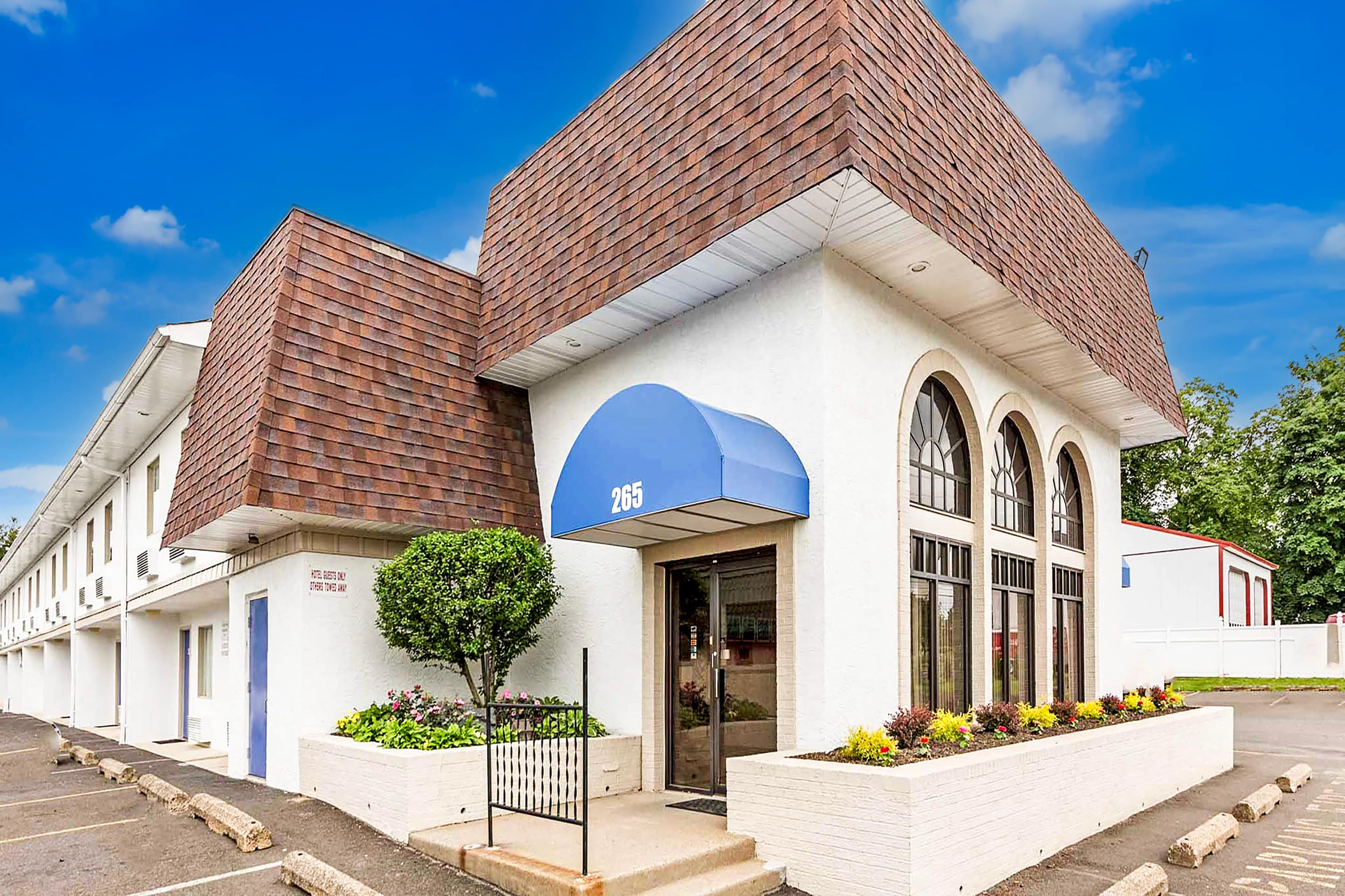 Motel 6 Warminster, PA - Budget-Friendly