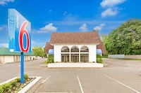 Motel 6 Warminster, PA