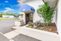 Motel 6 Warminster, PA