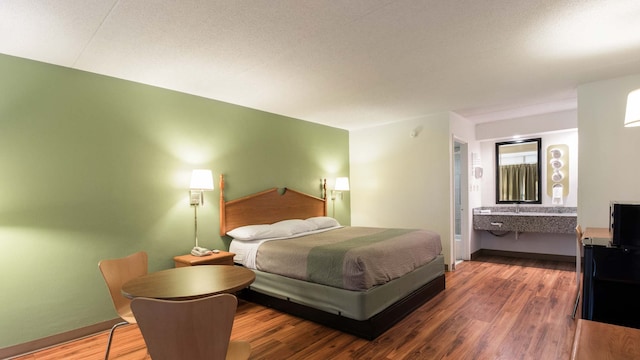 1 King Bed | Non-Smoking