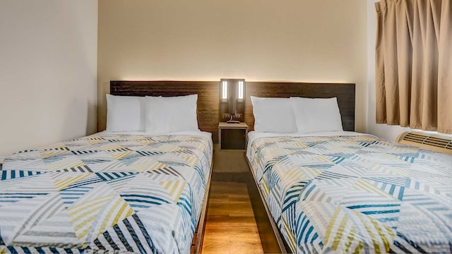 1 King Bed | Smoking, Mini Fridge 