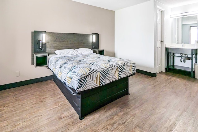 1 Queen Bed | ADA/Tub/Mini Fridge