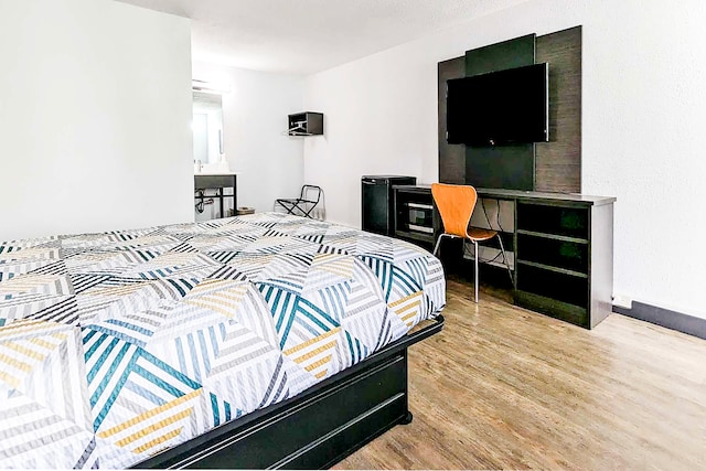 1 Queen Bed | ADA/RI Shower/Micfridge