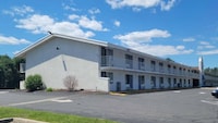 Motel 6 Chicopee, MA - Springfield