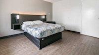 Motel 6 Chicopee, MA - Springfield