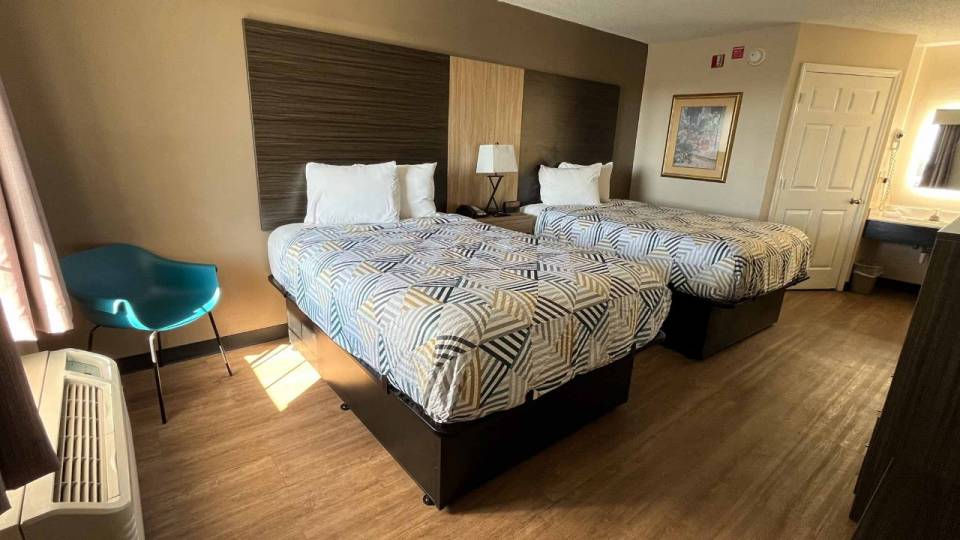 2 Full Beds | Smoking, Micfridge