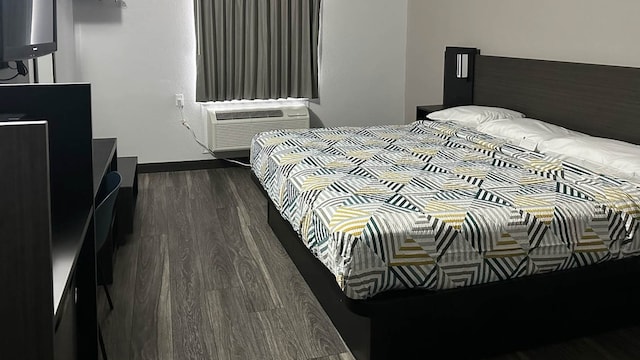 1 King Bed | Non-Smoking