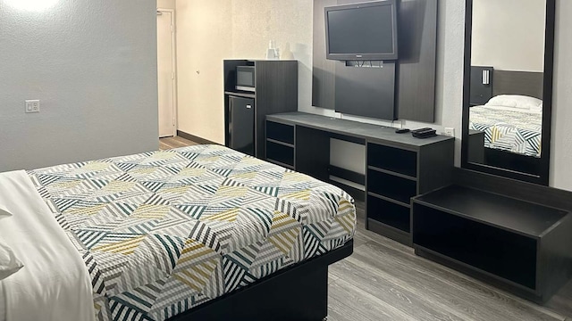 1 Queen Bed | Smoking, Micfridge