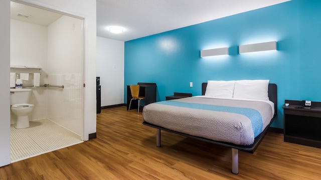 1 Queen Bed | Mob Acc RI Shwr Nsmk Micfridg