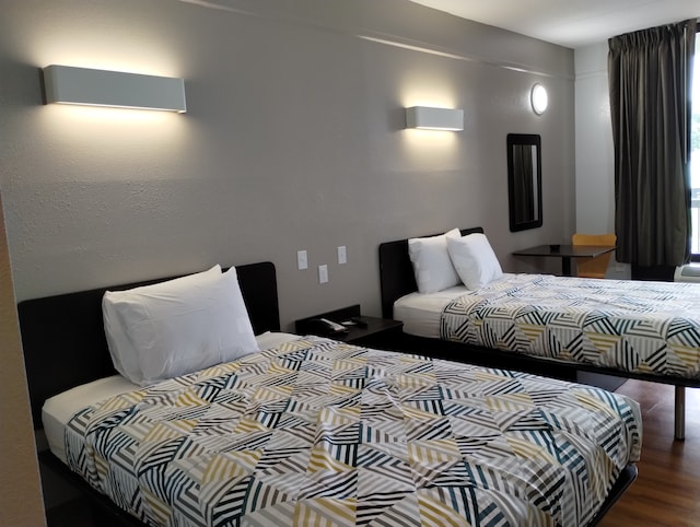 2 Full Beds | Smoking