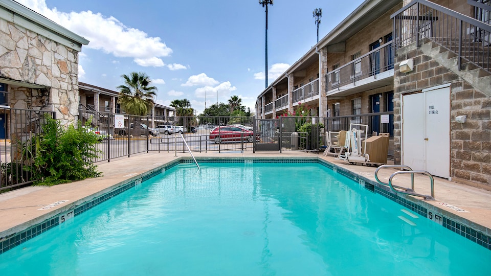 Motel 6 San Antonio, TX - Northwest Medical Center, C78230, San-Antonio