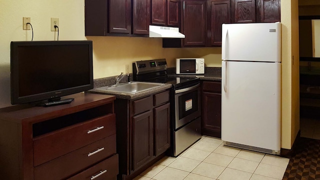 1 King Bed | Non-Smoking, Kitchen