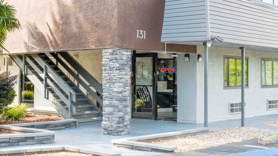 Motel 6 Charlotte, NC - Coliseum, C28217, Charlotte NC