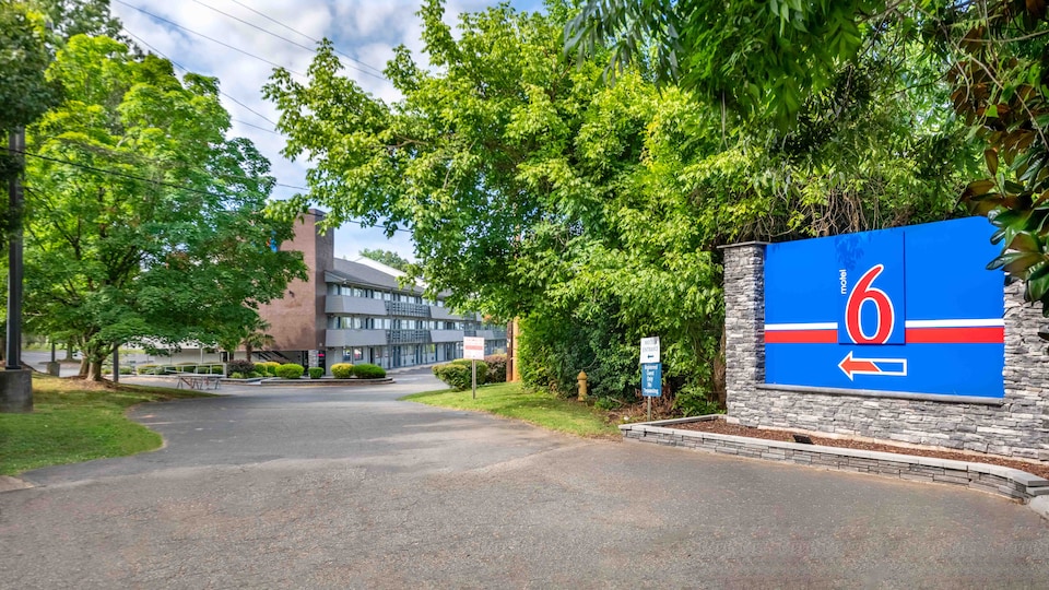 Motel 6 Charlotte, NC - Coliseum, C28217, Charlotte NC