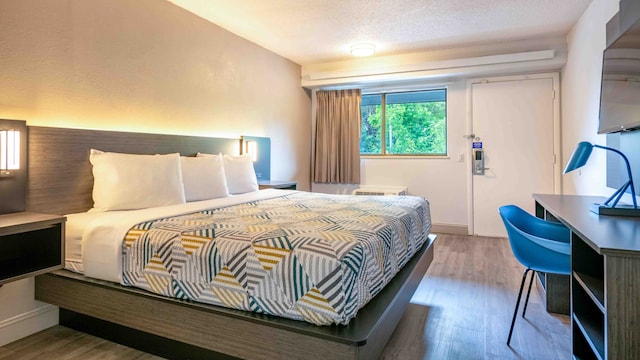 1 King Bed | Non-Smoking