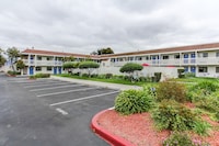 Motel 6 Salinas, CA - North Monterey Area
