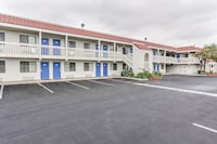 Motel 6 Salinas, CA - North Monterey Area