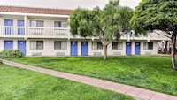 Motel 6 Salinas, CA - North Monterey Area