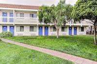 Motel 6 Salinas, CA - North Monterey Area