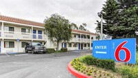 Motel 6 Salinas, CA - North Monterey Area