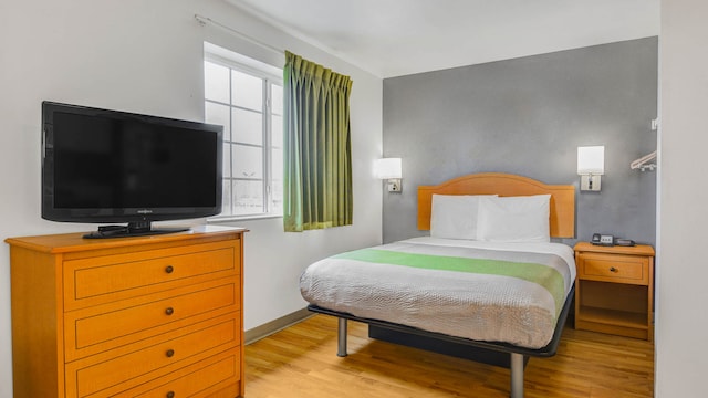 1 Queen Bed | Mobility Accessible Tub Nsmk