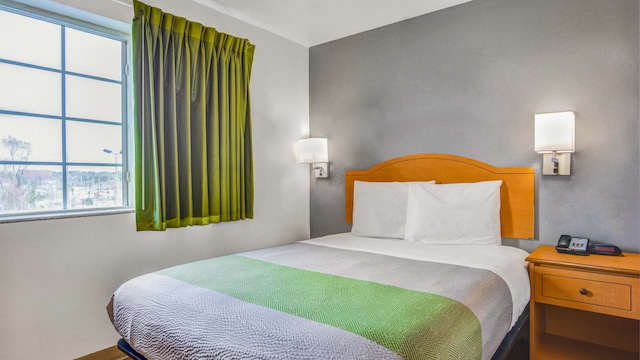 1 Queen Bed | ADA/Tub/Smoking