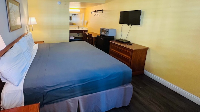 1 King Bed | Mobility Accessible RI Shower Nsmk