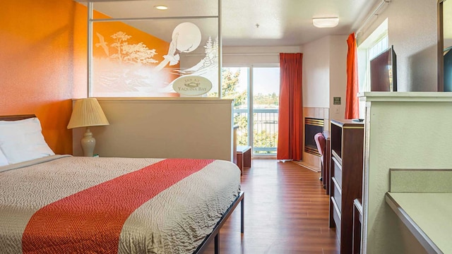 1 KING BED | SUITE, NSMK, MICFRIDGE, HOT TUB