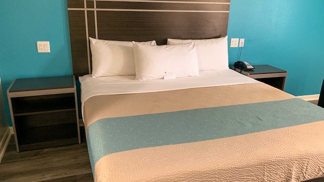 1 King Bed | Smoking, Micfridge